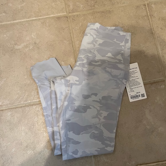 lululemon athletica Pants - Lululemon Wunder Under HR Crop 23” Scalloped